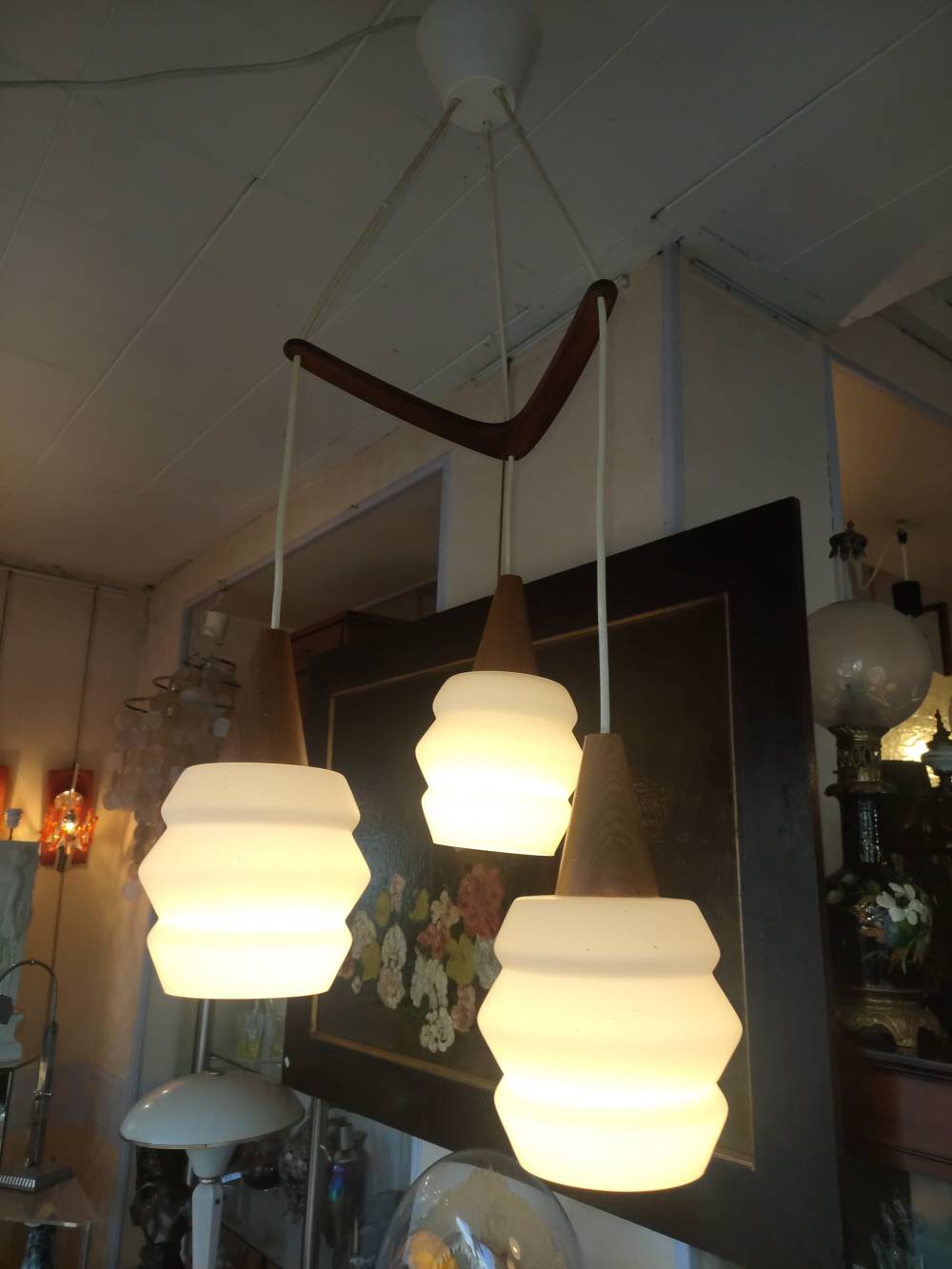 lustre-min.jpg